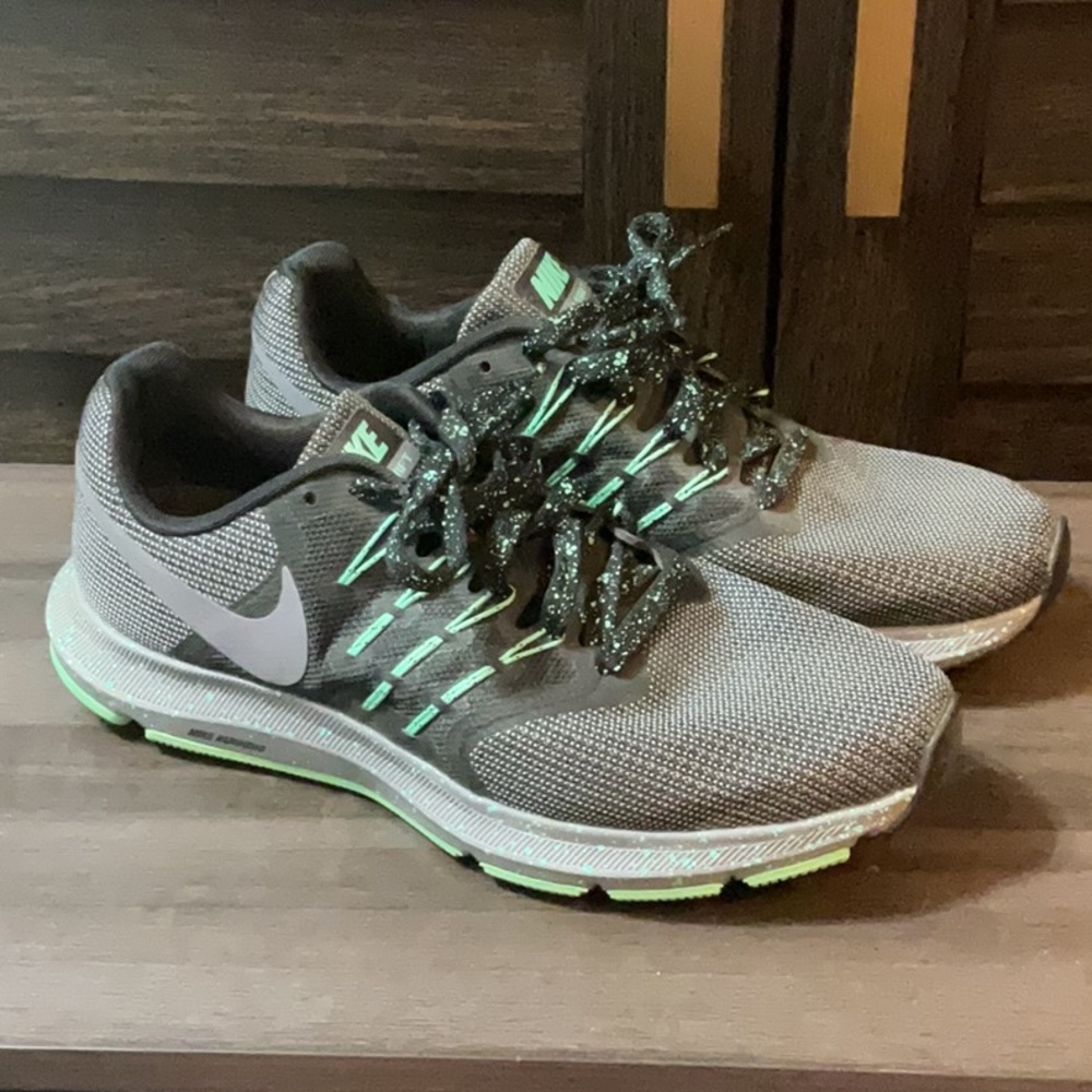 Nike Gray,Black, and Teal Women’s Athletic Shoes with Sleek Design